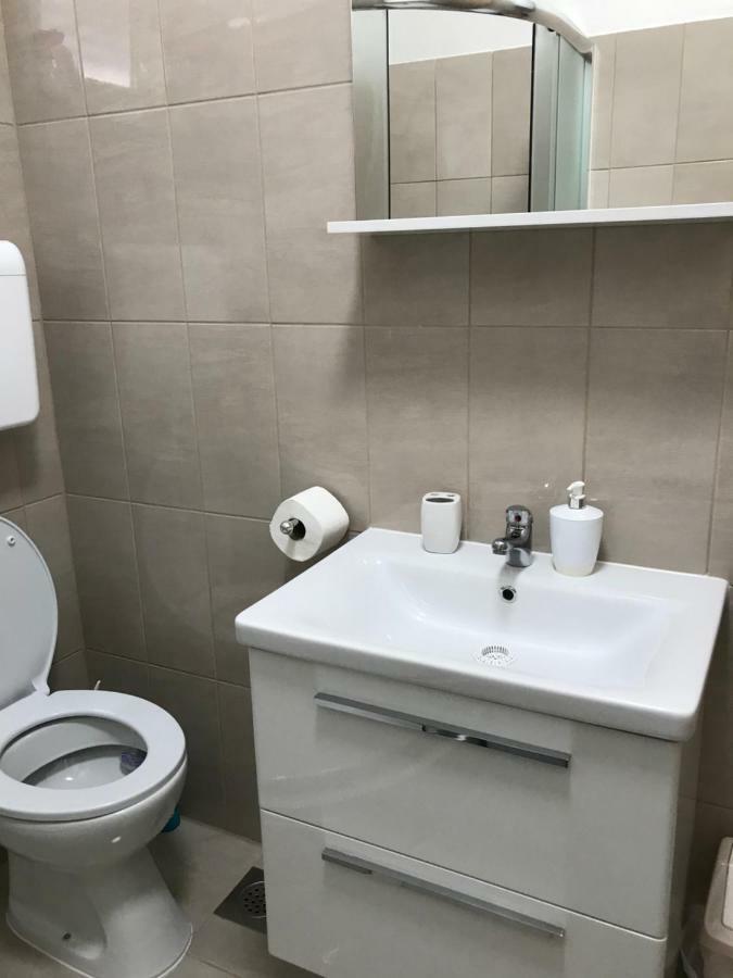 Apartman Mirjana With Terrace And Free Parking Donji Okrug  Luaran gambar