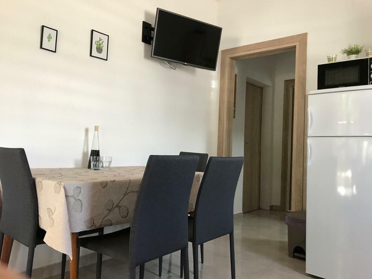 Apartman Mirjana With Terrace And Free Parking Donji Okrug  Luaran gambar